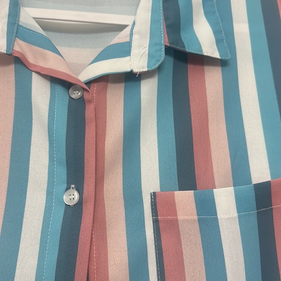 Amazon Women’s Button Up Short Sleeve Collared Shirt - Picture 2 of 2